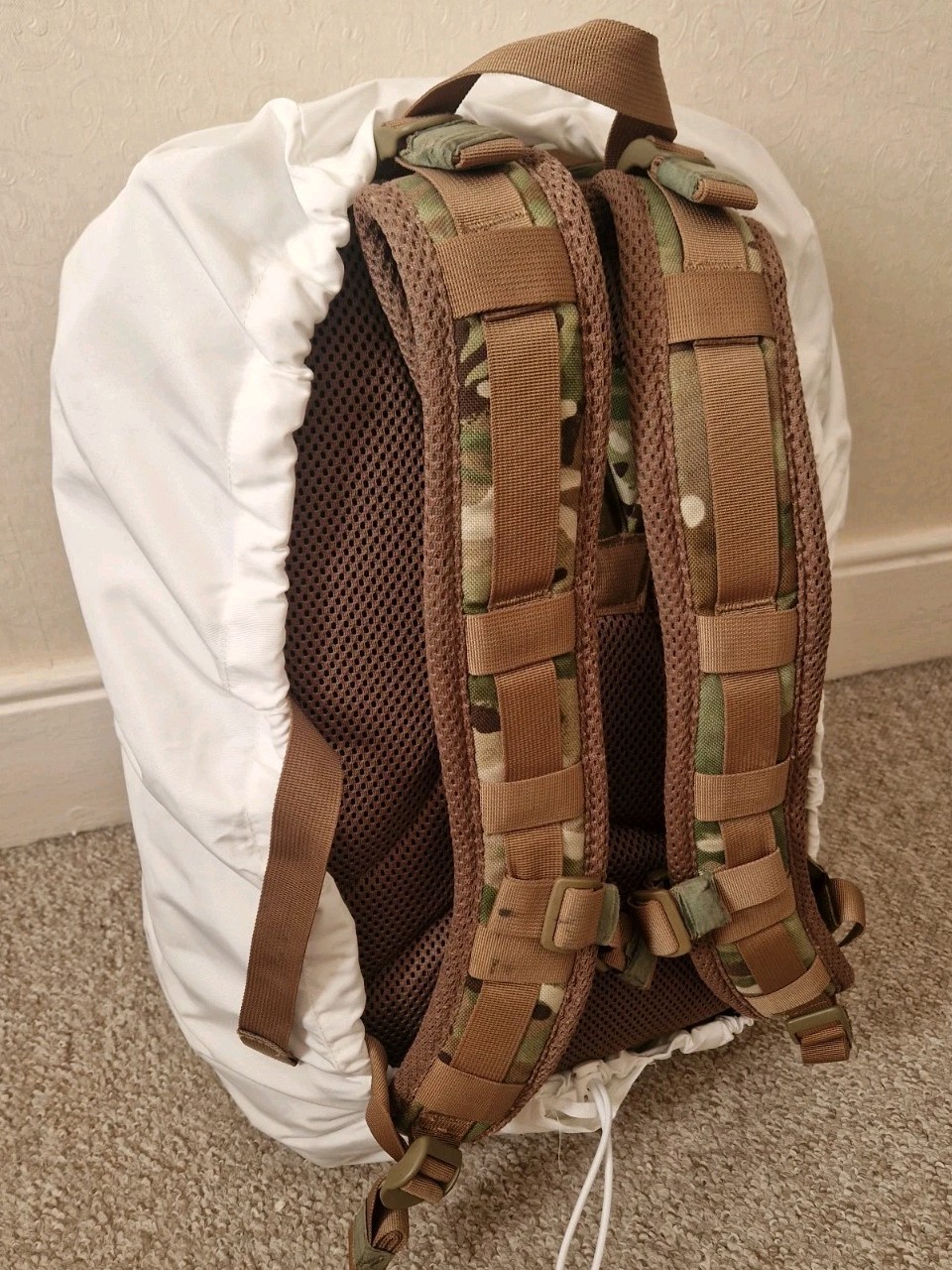 British Army Small Arctic White  Rucksack Cover Fits 45ltr Patrol Pack