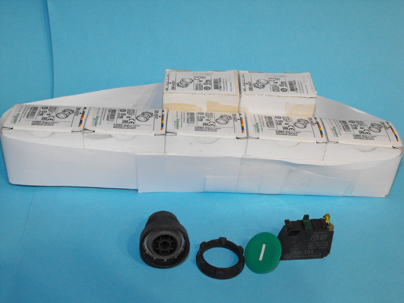 Schneider Electric.TELEMECANIQUE.ZB5AA331+ZBE101.Push Button Switch.(LOT7PCS)NEW