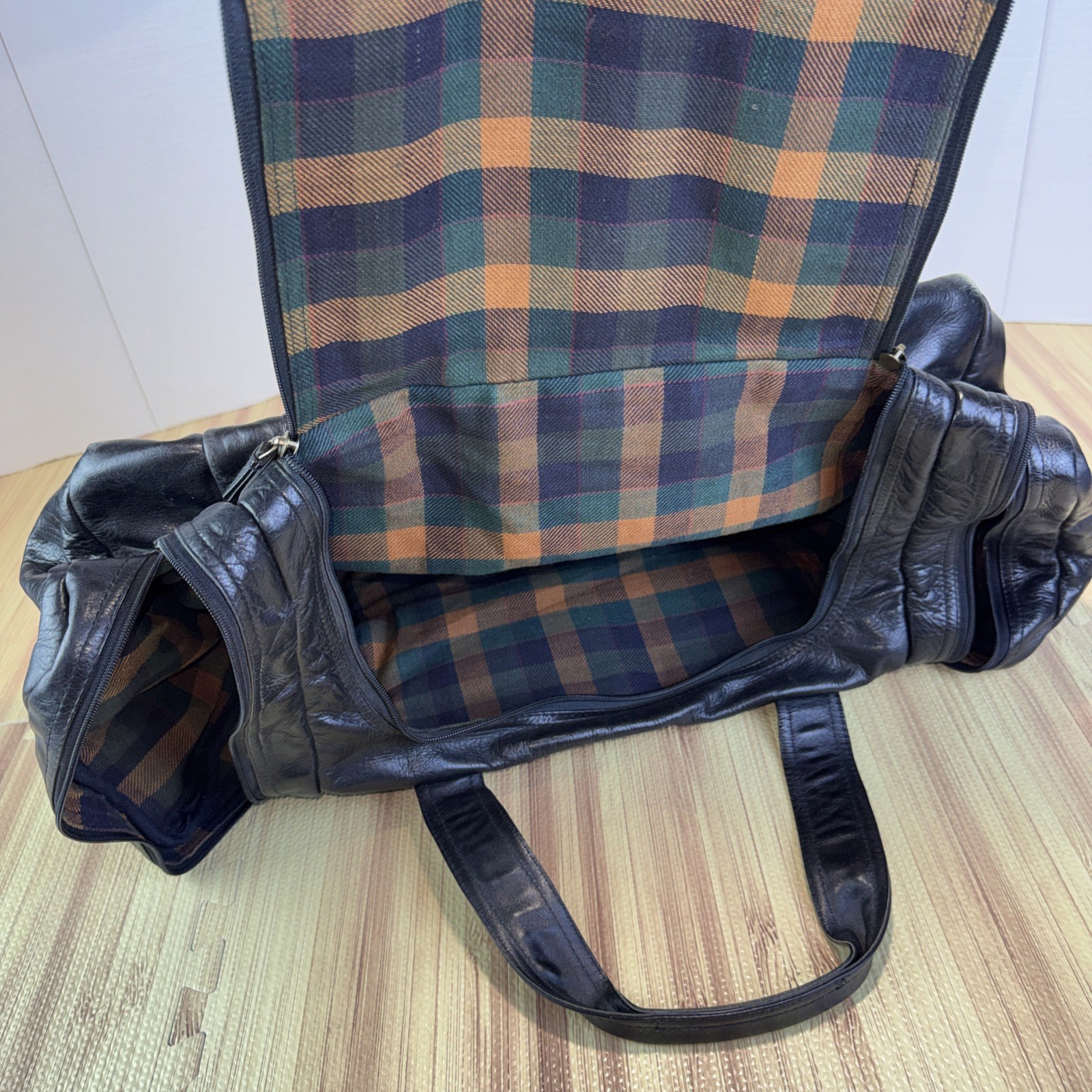 Hidedesign Leather Duffel Bag Black Weekender Shoulder Strap Compartments India