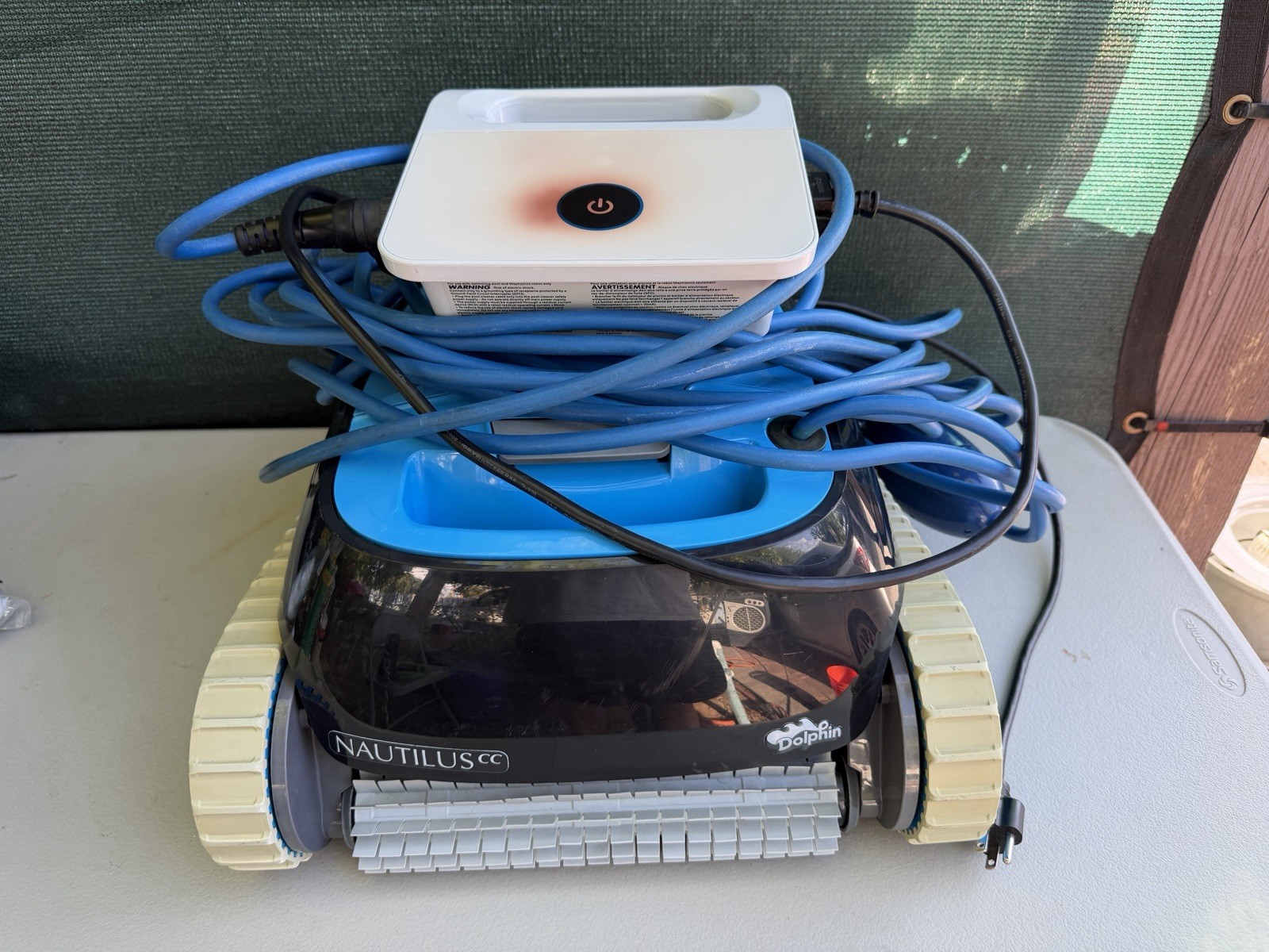 Dolphin Nautilus CC robotic pool cleaner