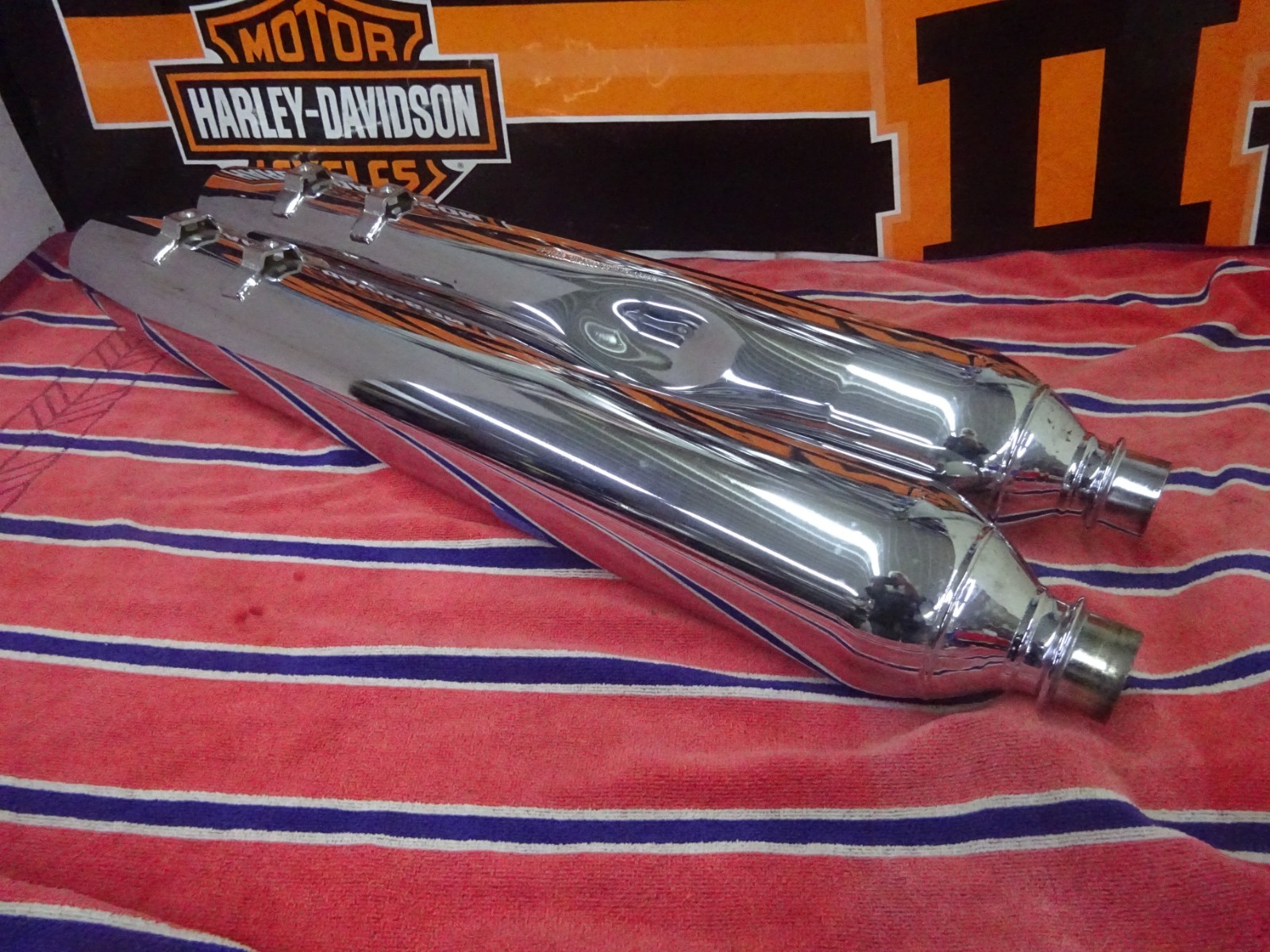 HARLEY DAVIDSON BAGGER FLT L85-E95 USED GENUINE OEM LN PAIR EXHAUST MUFFLER