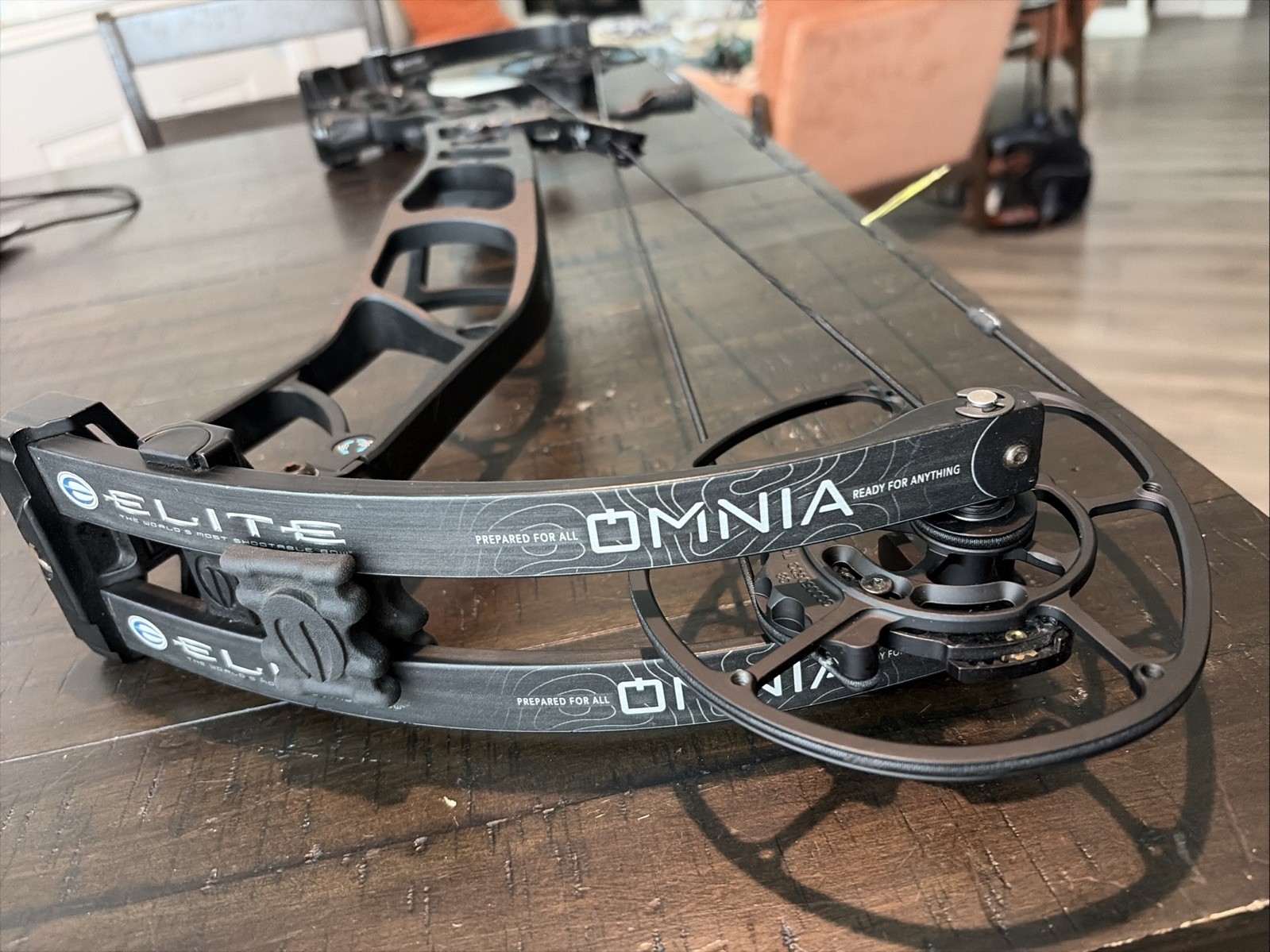 Elite Omnia Rh 70 Lb Compound Bow Black, New Winners Choice Strings.