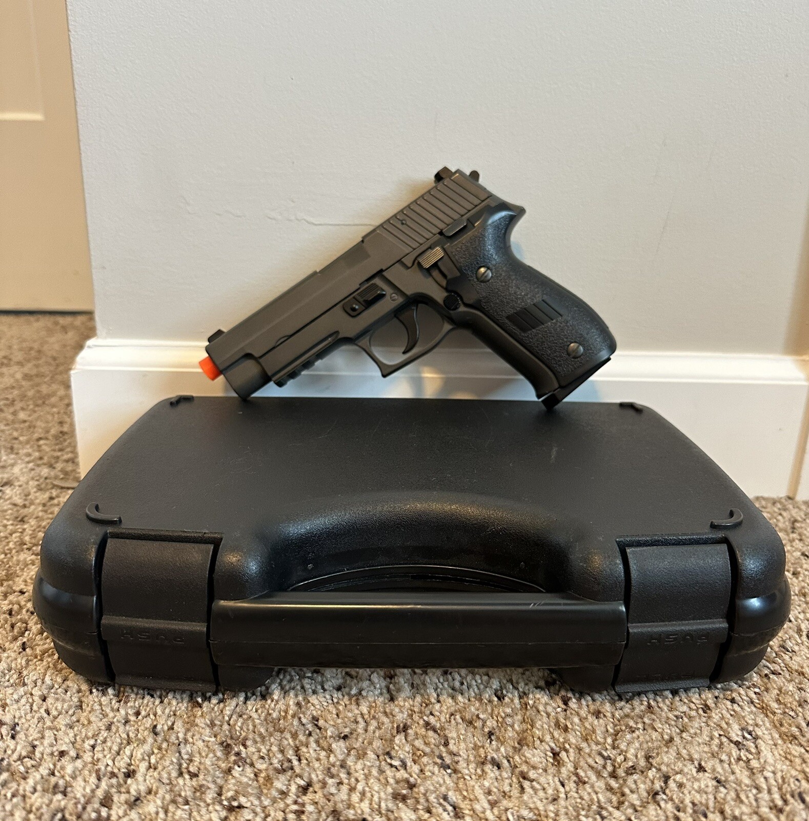 airsoft gun