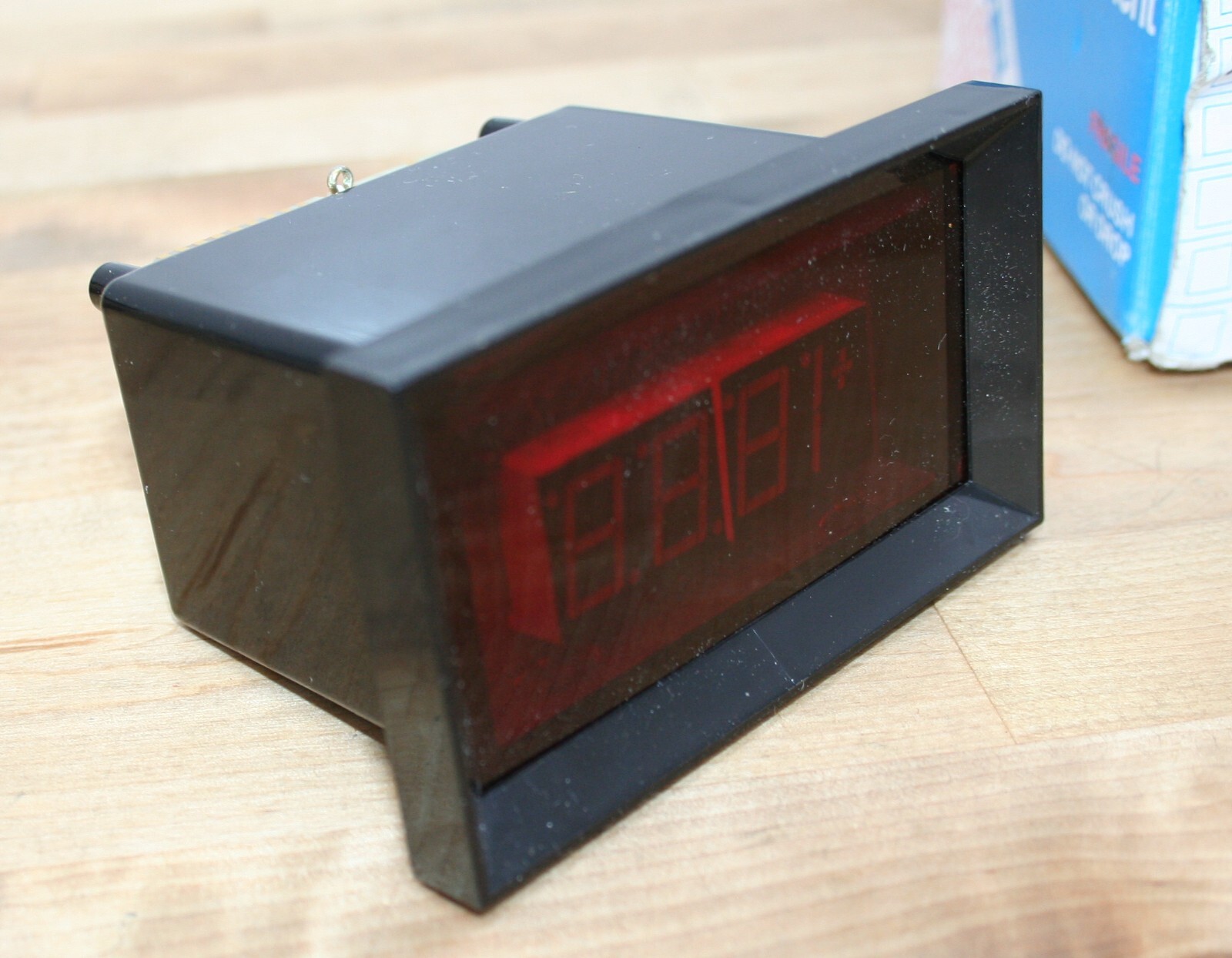 A NEW IN THE BOX (NIB) DM-3100LH panel meter