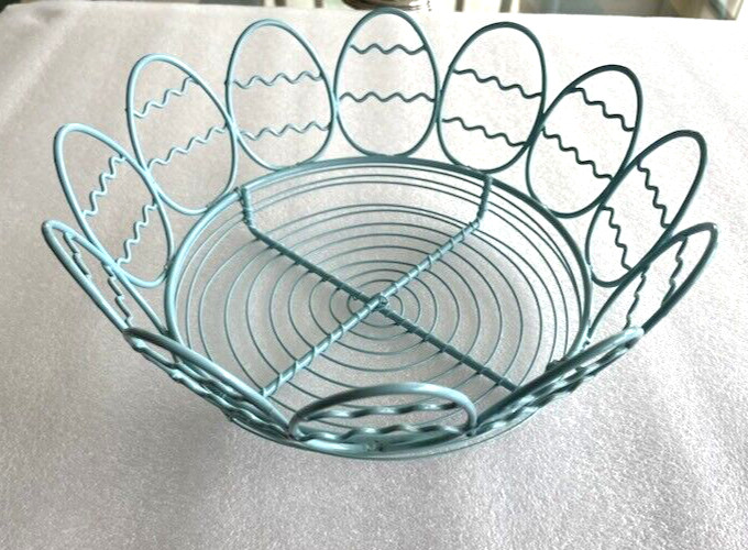 Wire Easter / Spring round BASKET