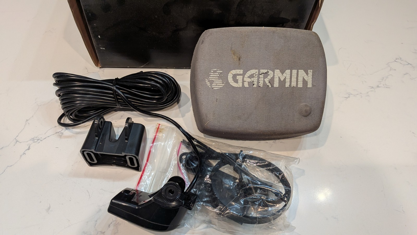Garmin Fishfinder 160c - Includes Cover, Transducer, Owners Manual, Box