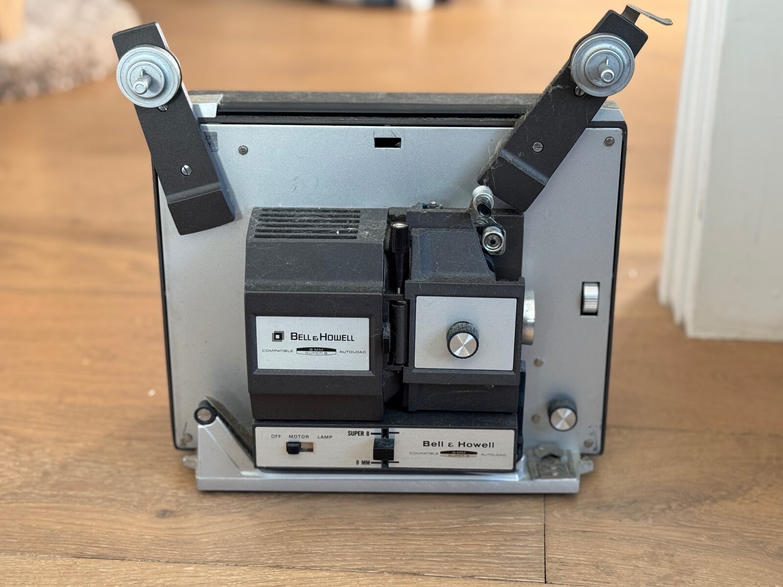 Bell & Howell 471A Dual-Format 8mm / Super 8 Vintage Movie Projector