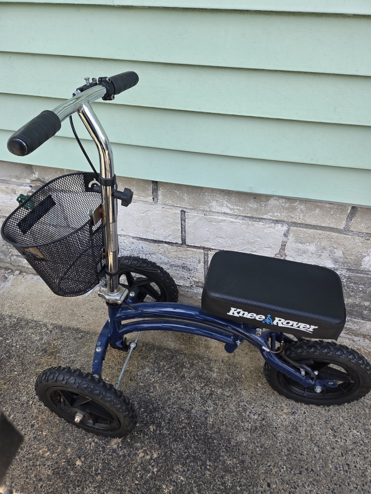 KneeRover ORIGINAL Steerable All Terrain Knee Scooter for Adults Foot 3 Wheel