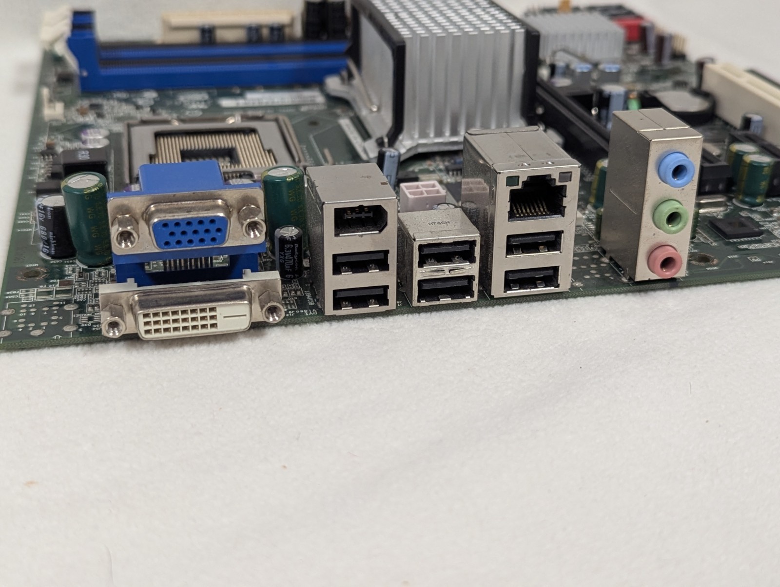 Intel® Desktop Board Bearlake SOCKET 775PIN D82085-802 IO SHIELD E210882