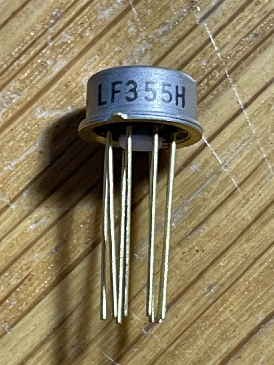 ONE brand new National Semi LF355H, JFET Operation Amplifier in 8 pin metal can.