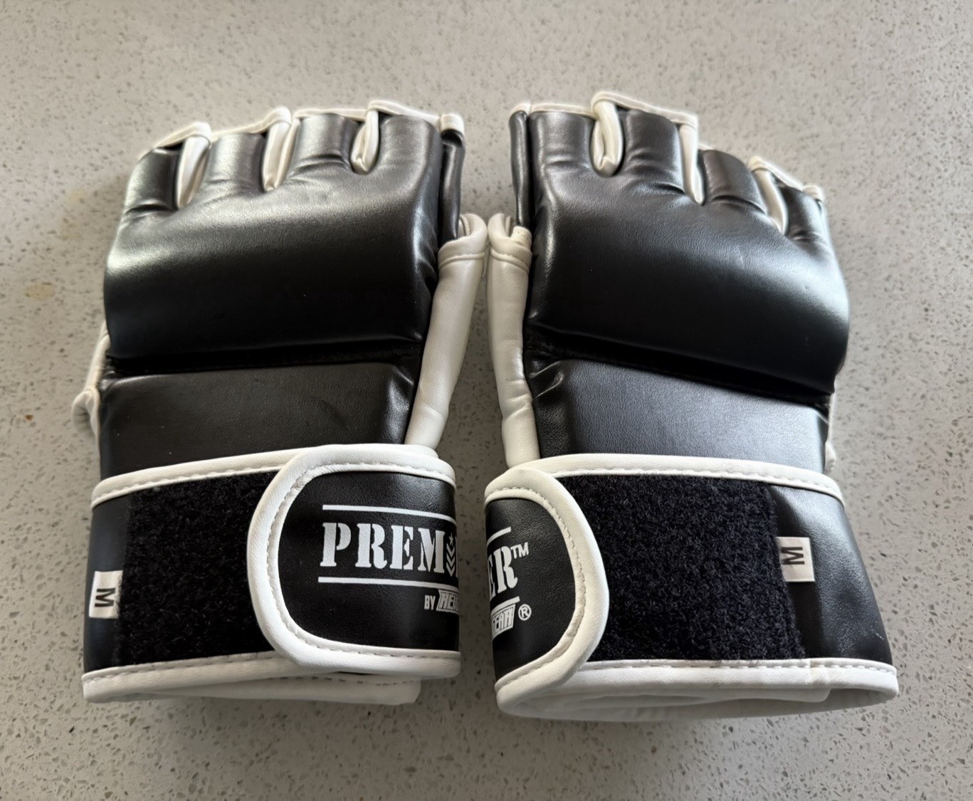 Mma Gloves Size Medium Men Ajustable NEW