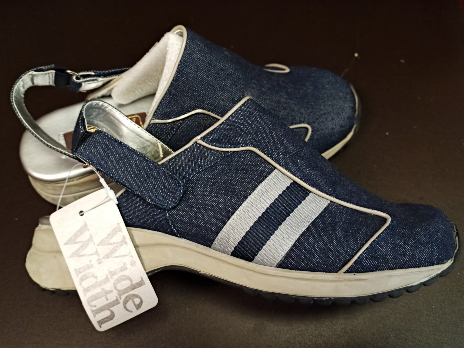 Fuzzy Sandy Women's Wide Width Blue Denim Casual Clogs *** Read Description ***