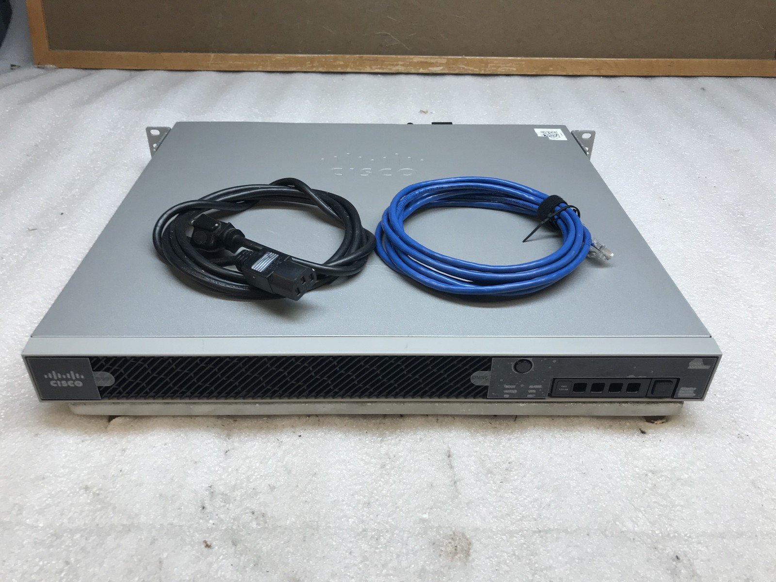 Cisco ASA 5515-X ASA5515 V05 Adaptive Security Appliance Security Plus licensed