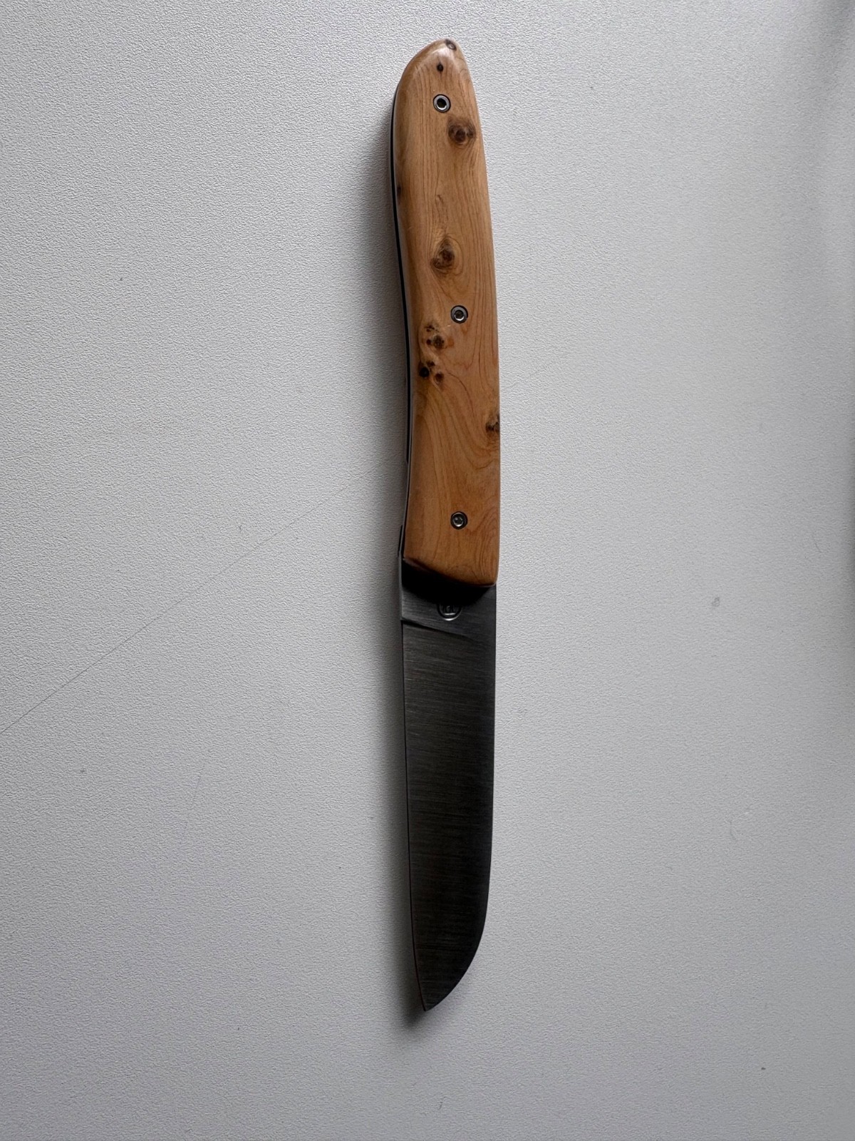 atelier perceval pocket knife. L08 Juniper wood handle. unused