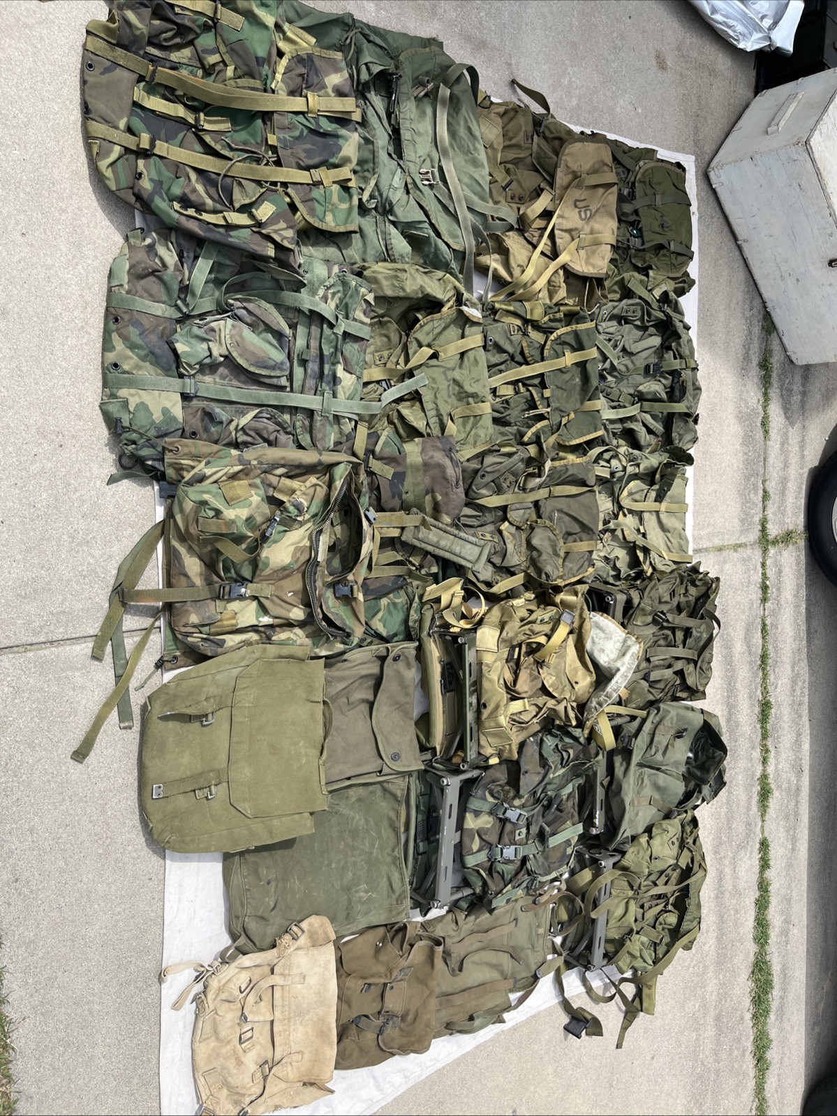 20+ Vintage US Military Large&MED Field Alice Packs W/ Frames & OTHERS !