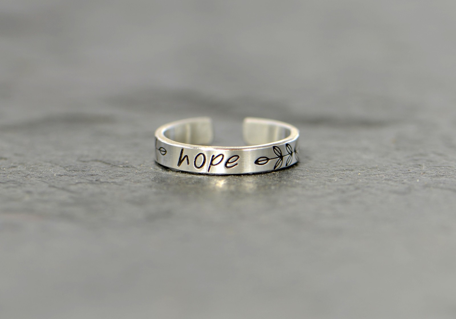 Dainty sterling silver toe ring with the word hope and small leaves - midi ring
