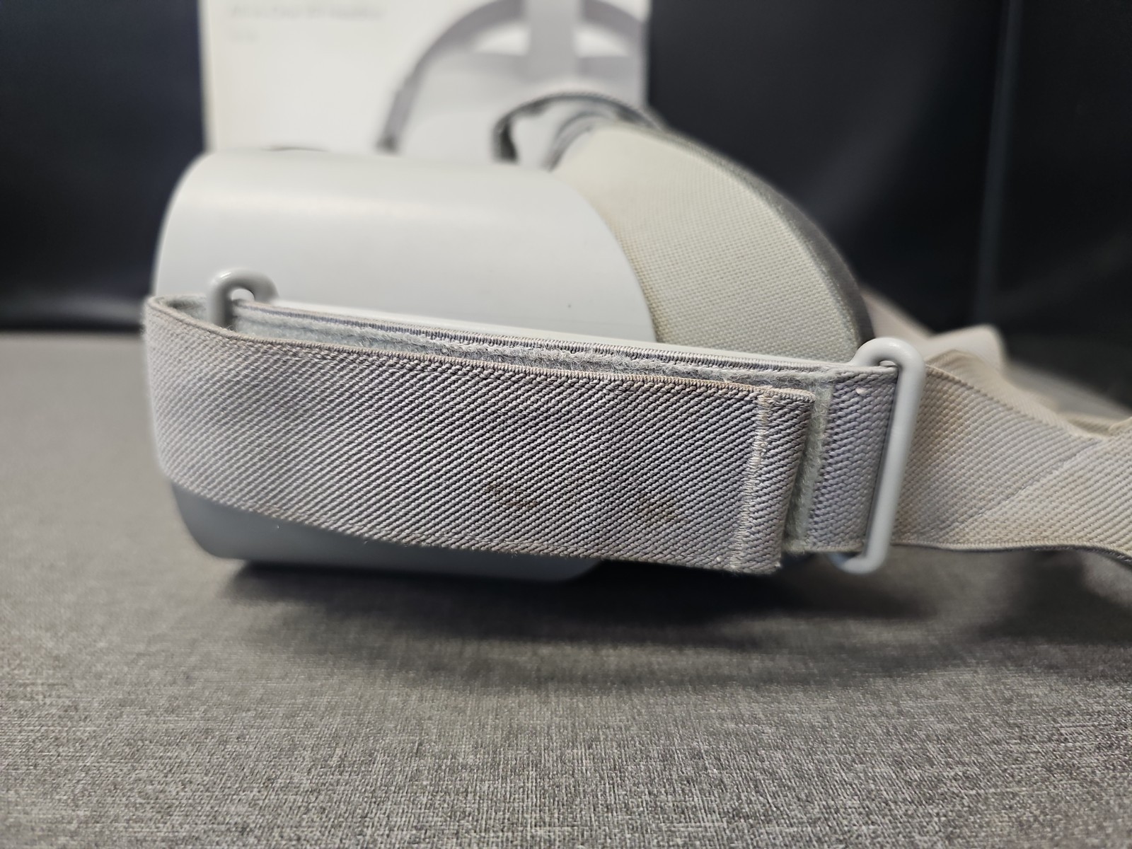 Oculus Go 32GB Standalone Virtual Reality Headset MH-A32 - No Controller - W/BOX