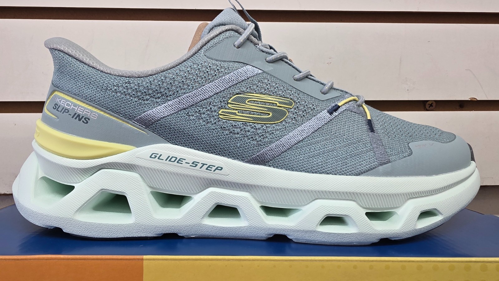 Skechers Shoes Men's Slip Ins Glide Step Sport Memory foam Comfort Altus 233023