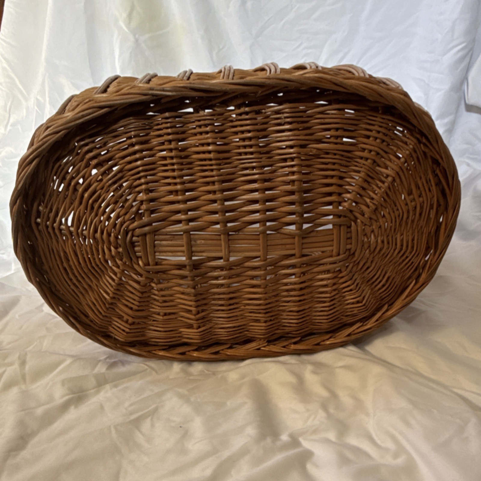 Vintage Country Style Wicker Oval Basket with Handle