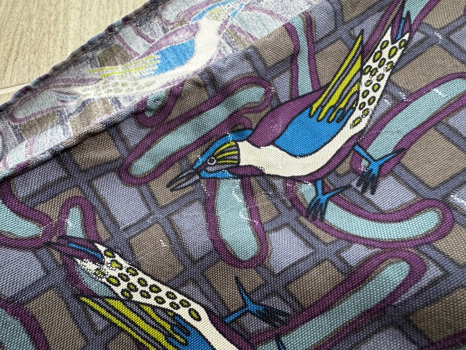 MEMPHIS Milano Vintage 100% Silk Scarf Birds Designer Print Rare Auth Italy