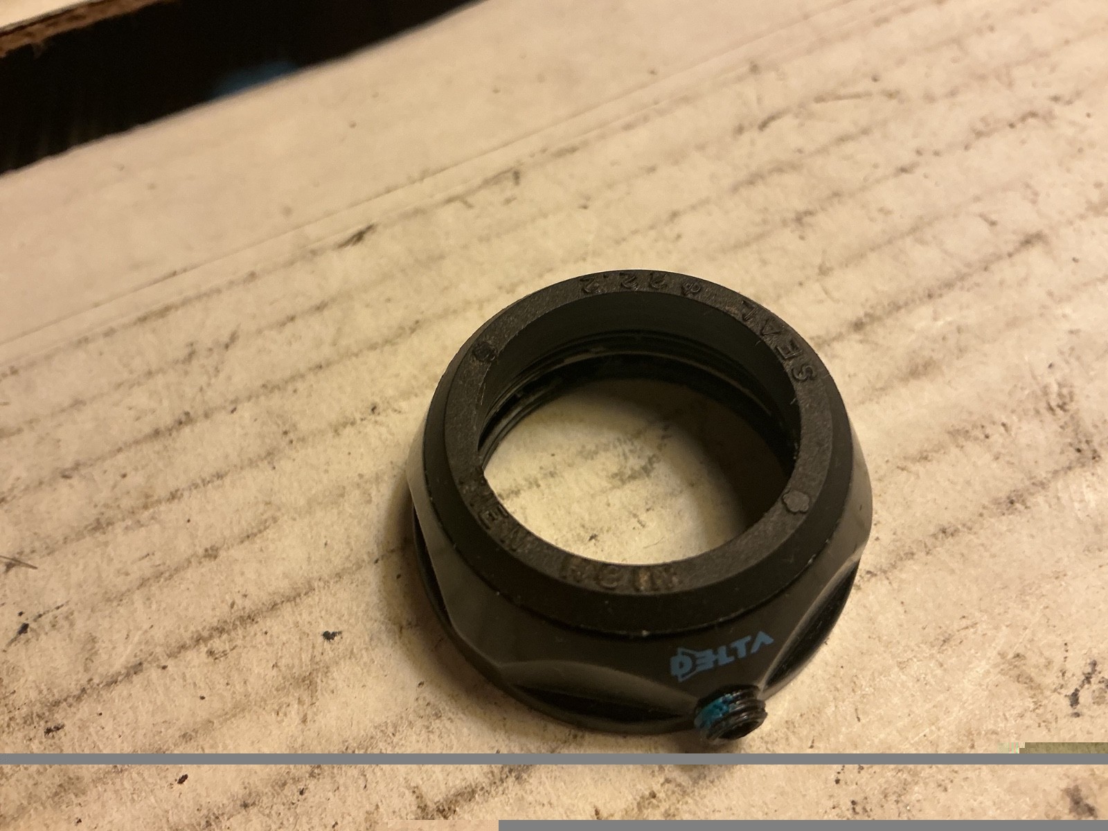 DELTA headset locking top-nut Blk 1" threaded 22.2mm