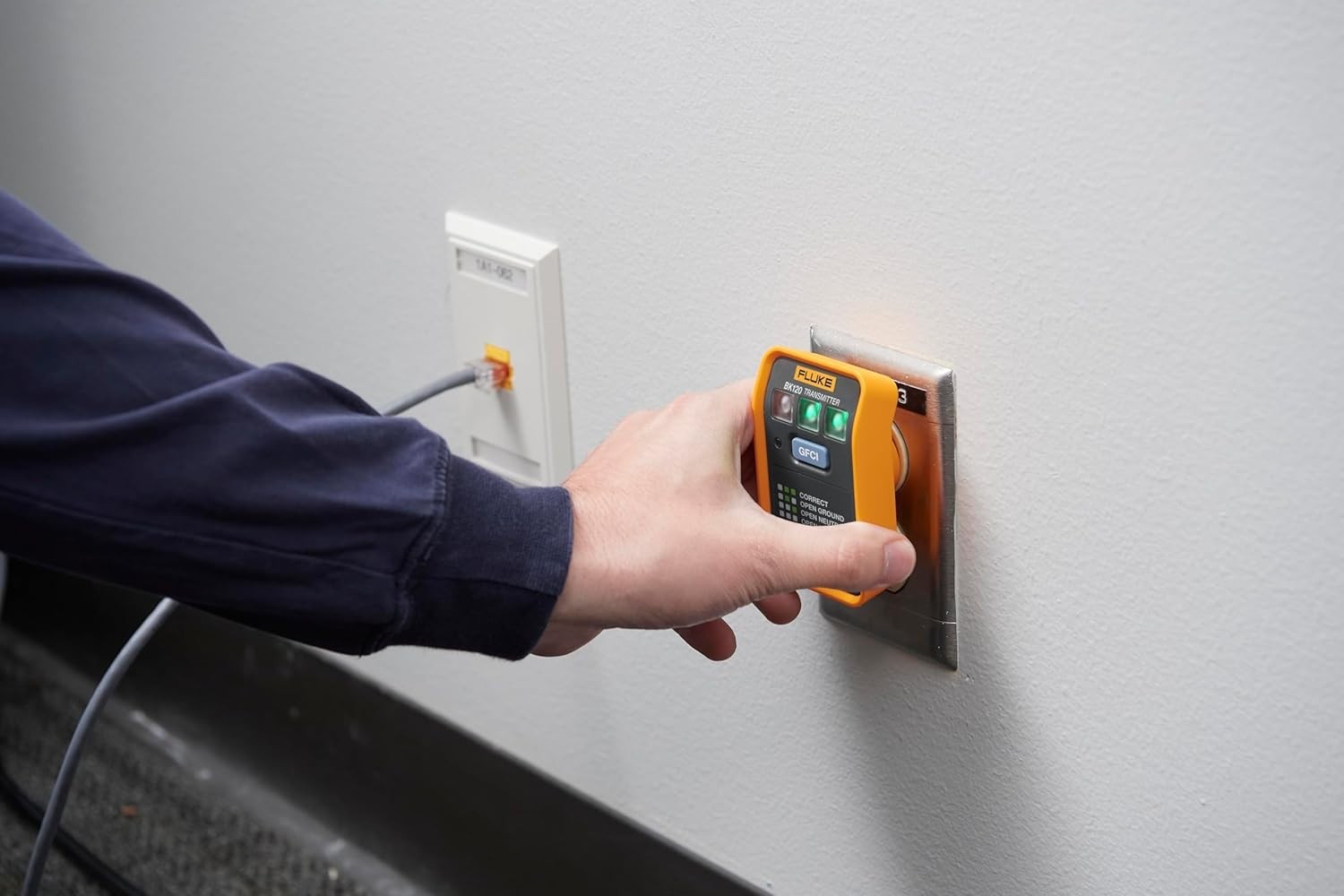 Fluke BK120 SmartTrace Breaker Finder with Advanced NCV Mode