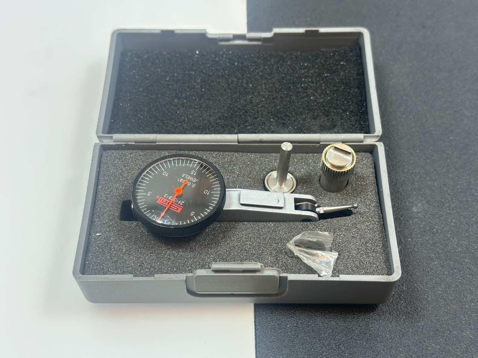 SPI Tools 21-379-3, 0.005 Dial Grad, Horizontal Dial Test Indicator, w/ Case
