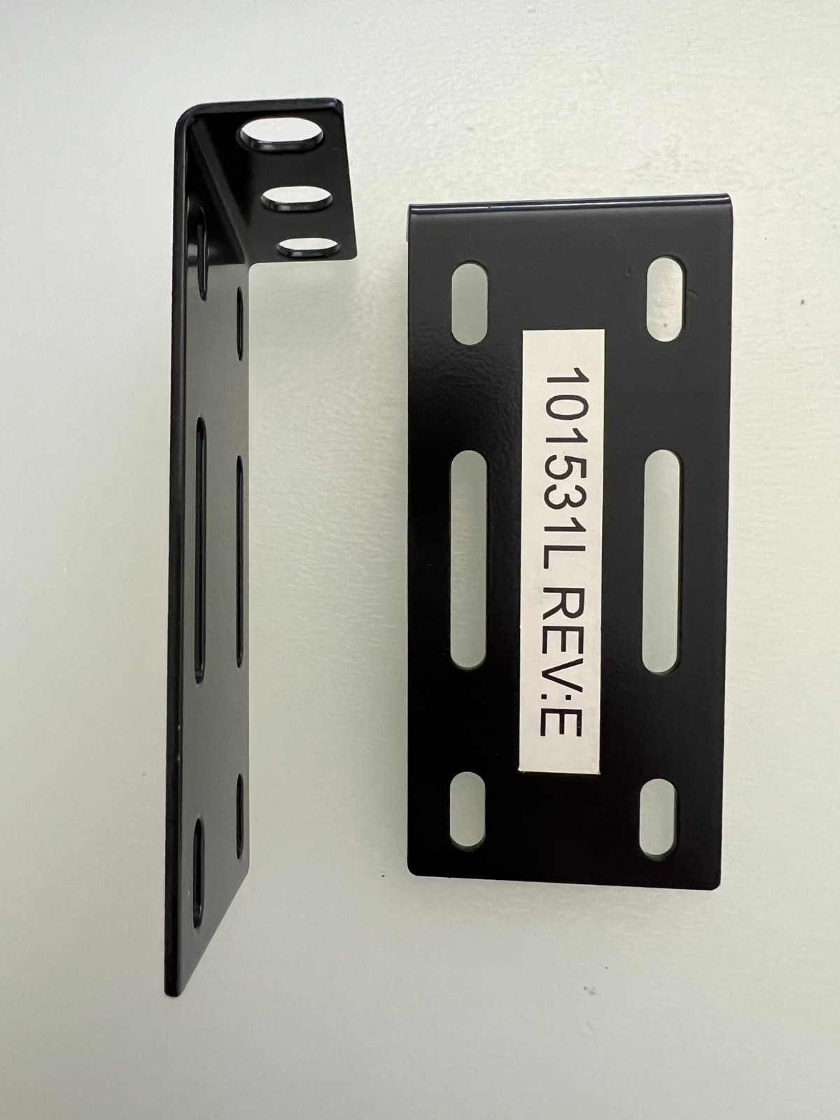 RACK MOUNT EAR BRACKETS 1U/NEW