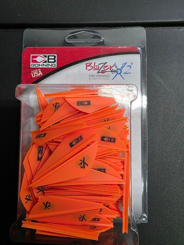 BOHNING BLAZER X2 100 PACK - 1.85" VANE W/ VICTORY EASTON GOLD TIP, BLACK EAGLE