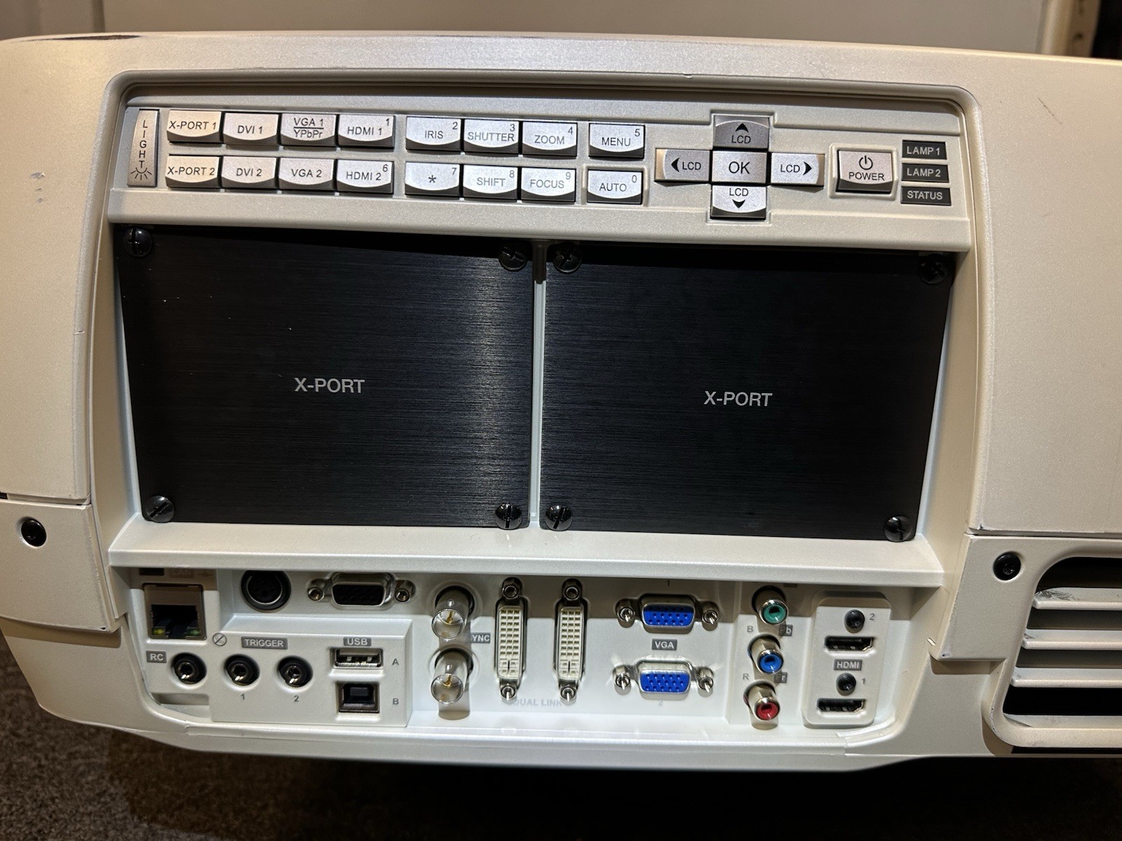 Barco CRPN-62B -447 HOURS ONLY-No Remote
