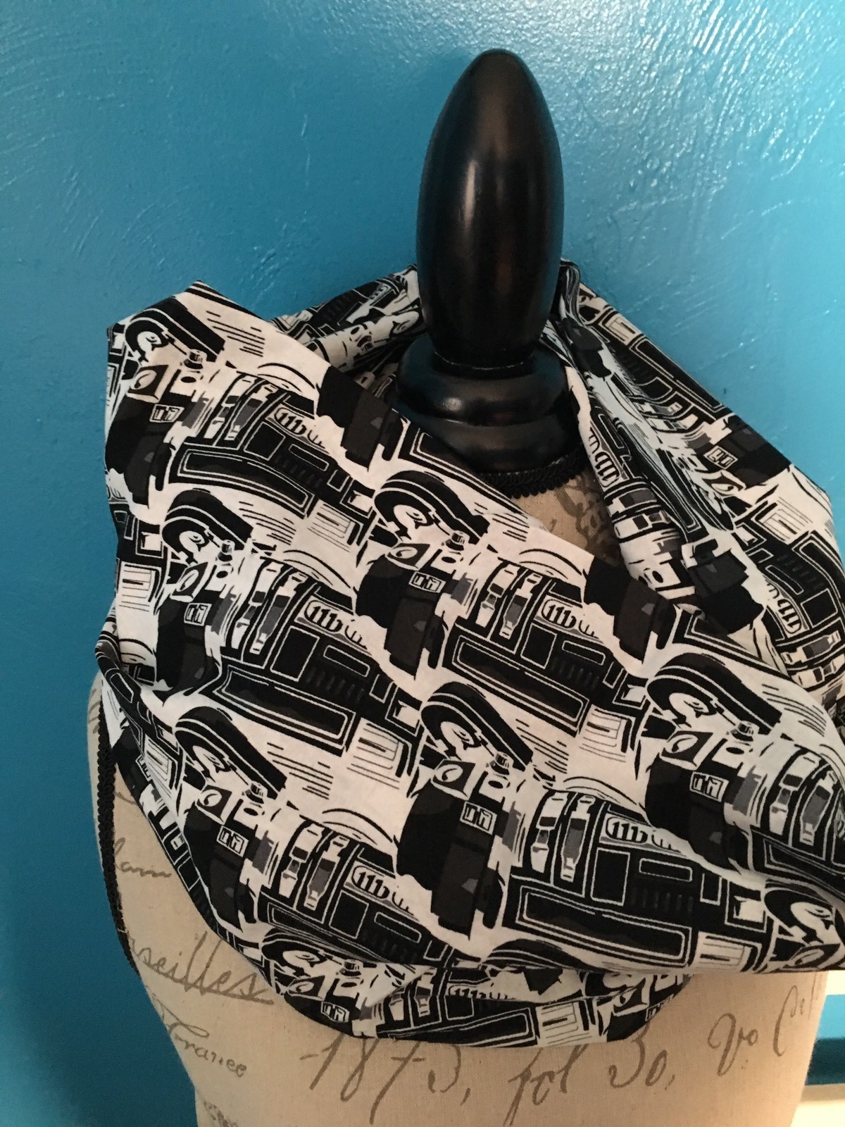 R2-D2 Black and White Geometric Infinity Scarf