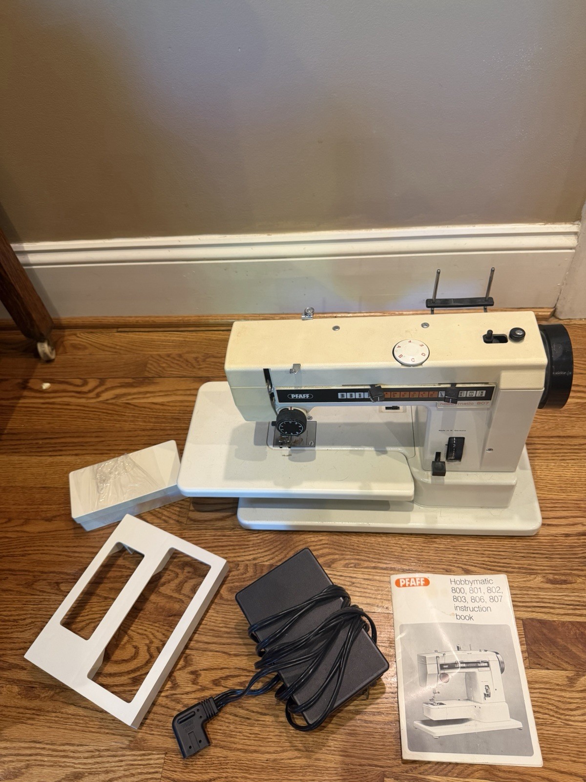 Pfaff Hobbymatic 807 Sewing Machine - With Accessories And Manual UNTESTED READ