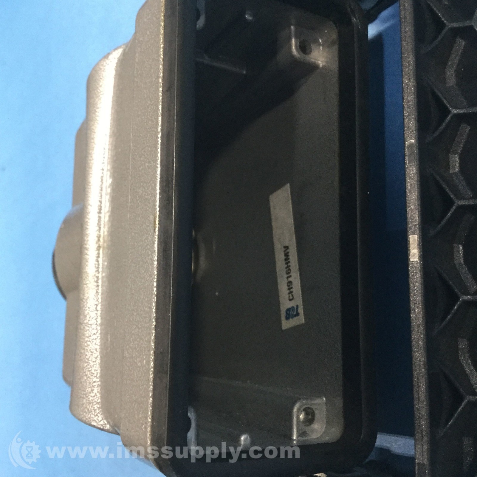 Thomas & Betts CH916HMV Coupler Hood With Top Entry FNIP