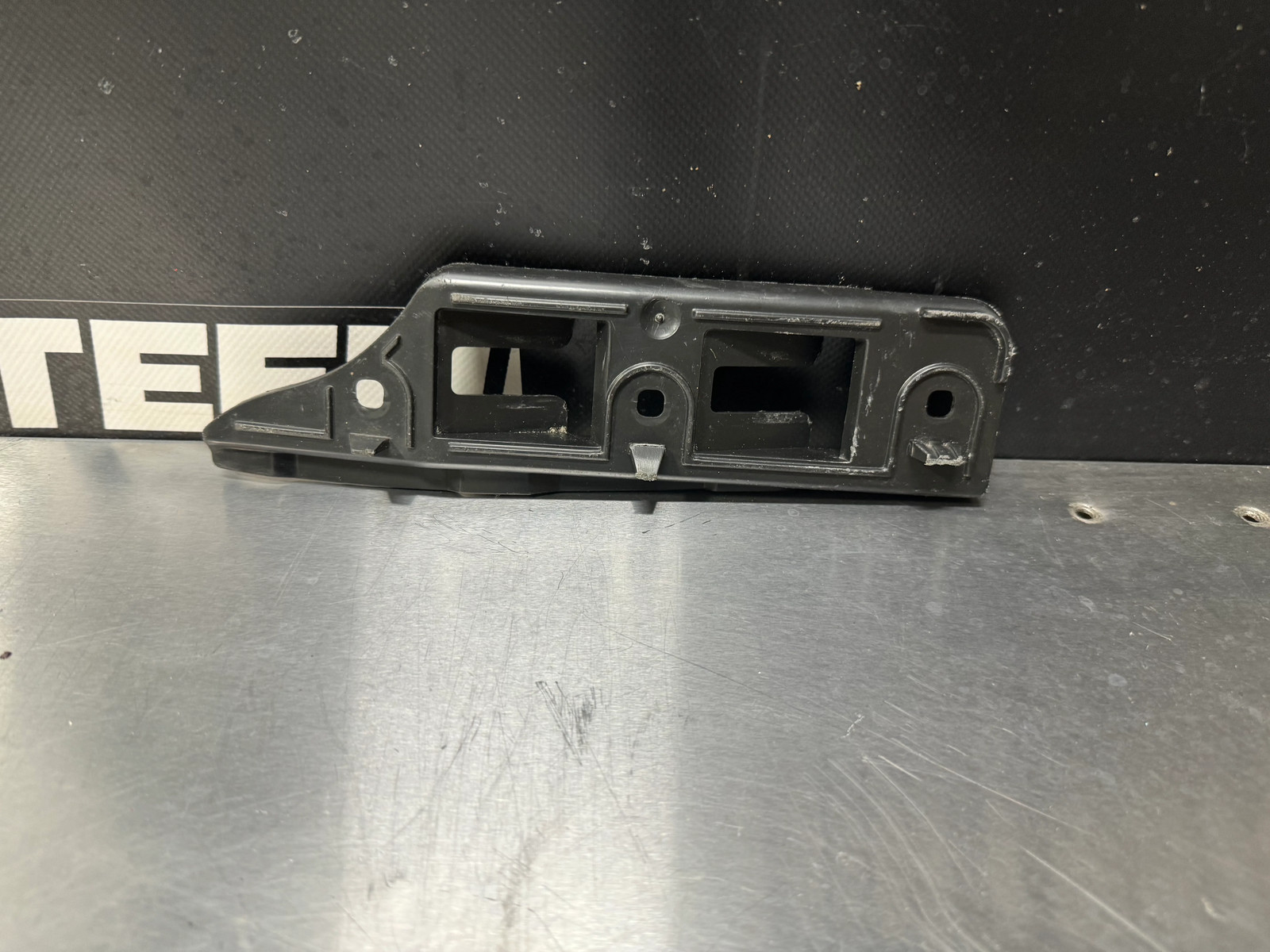 2006 VOLKSWAGON GTI RF PASSENGER FRONT BUMPER BRACKET 1K0807184 OEM #L168