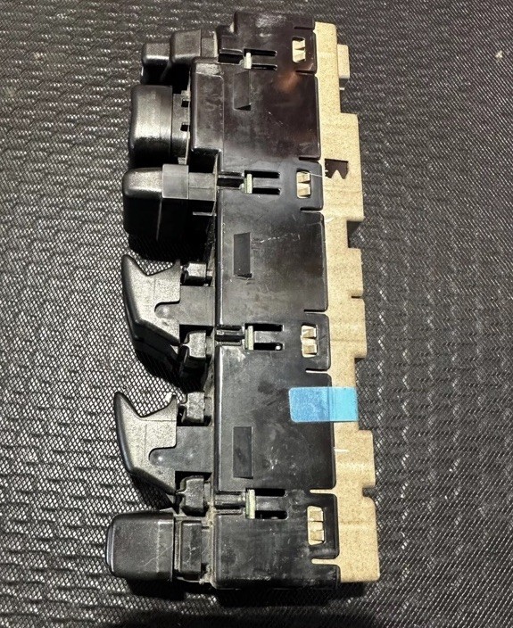 03-06 Chevy Silverado/GMC Sierra Master Window Control Switch OEM 10398564