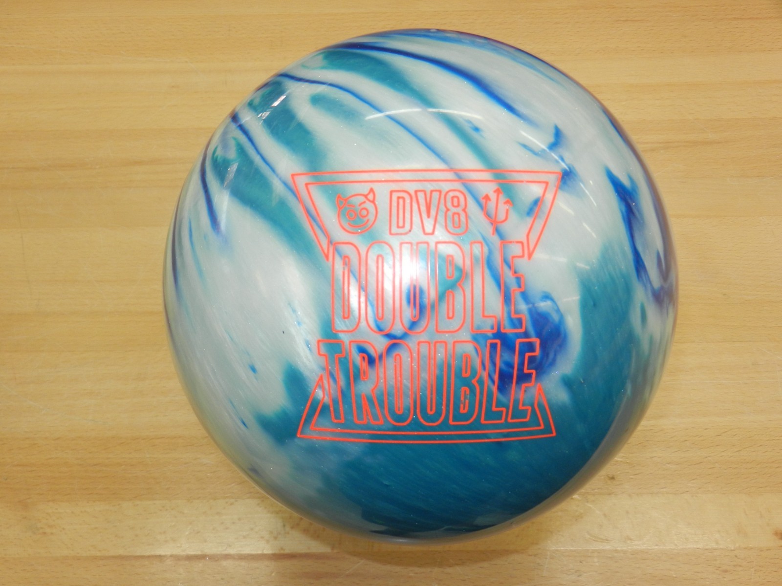 NIB 13# DV8 Double Trouble Bowling Ball 13.3/3-4" Pin/3.00oz TW