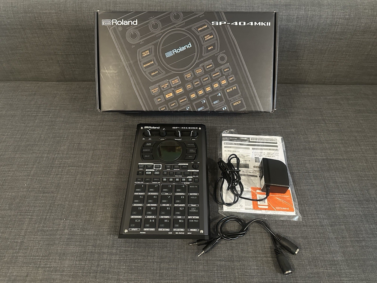 Roland SP-404MKII Sampler Drum Machine. Roland SP-404 MK2. Midi Cables Included.