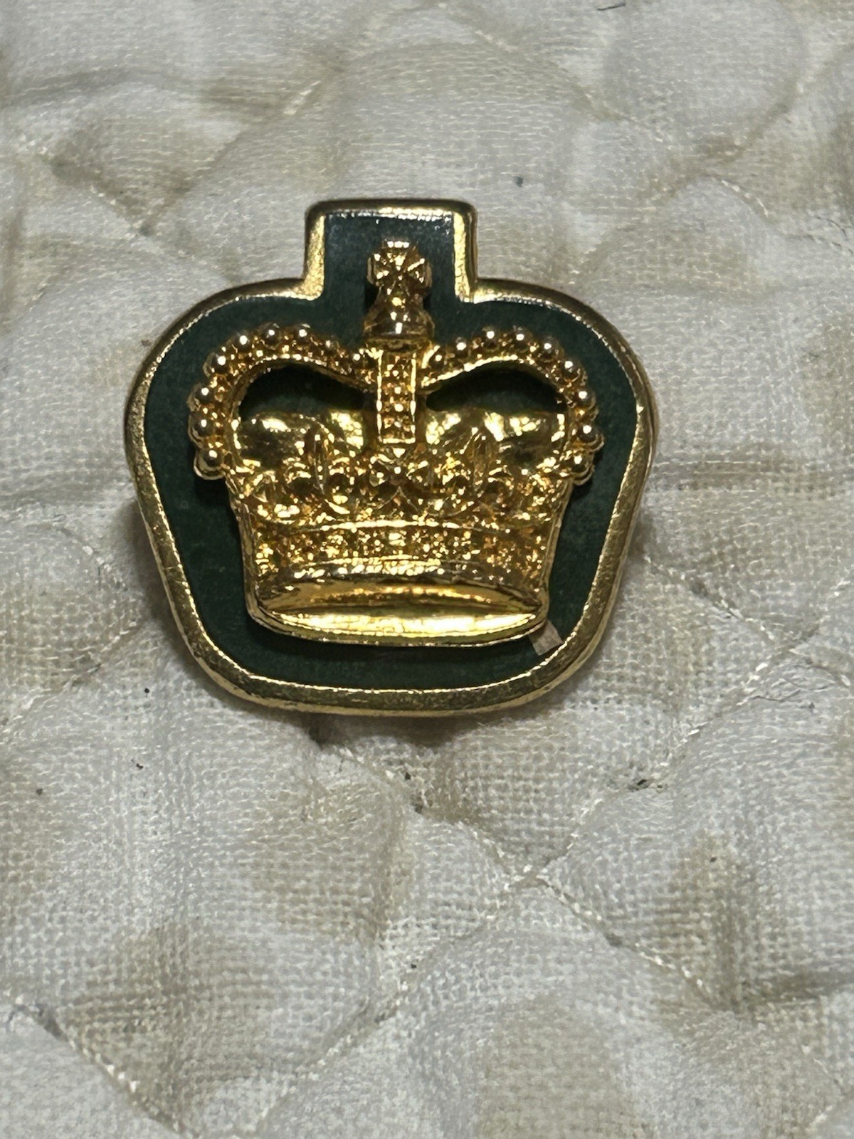 CANADA FORCES LAPEL PIN