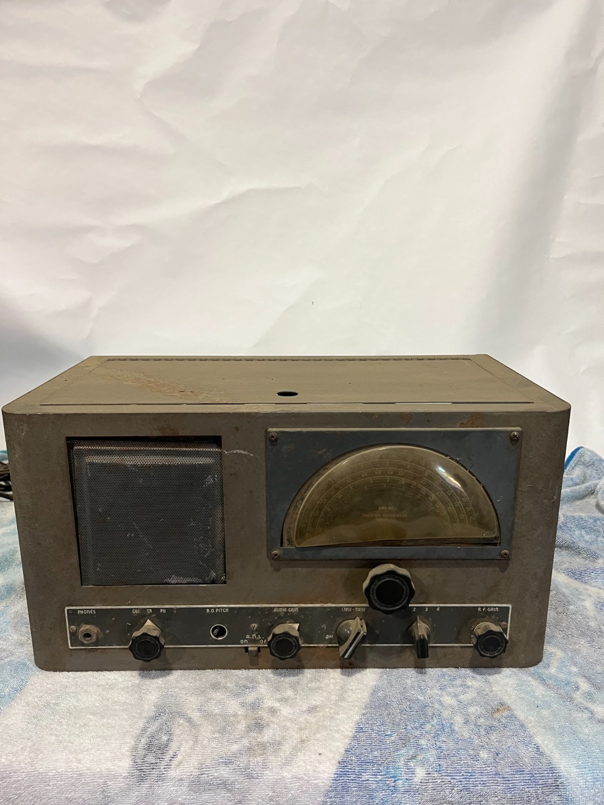 Vintage RME-84 Radio Mfg Engineers Communications Receiver Tube Ham Radio AS-IS