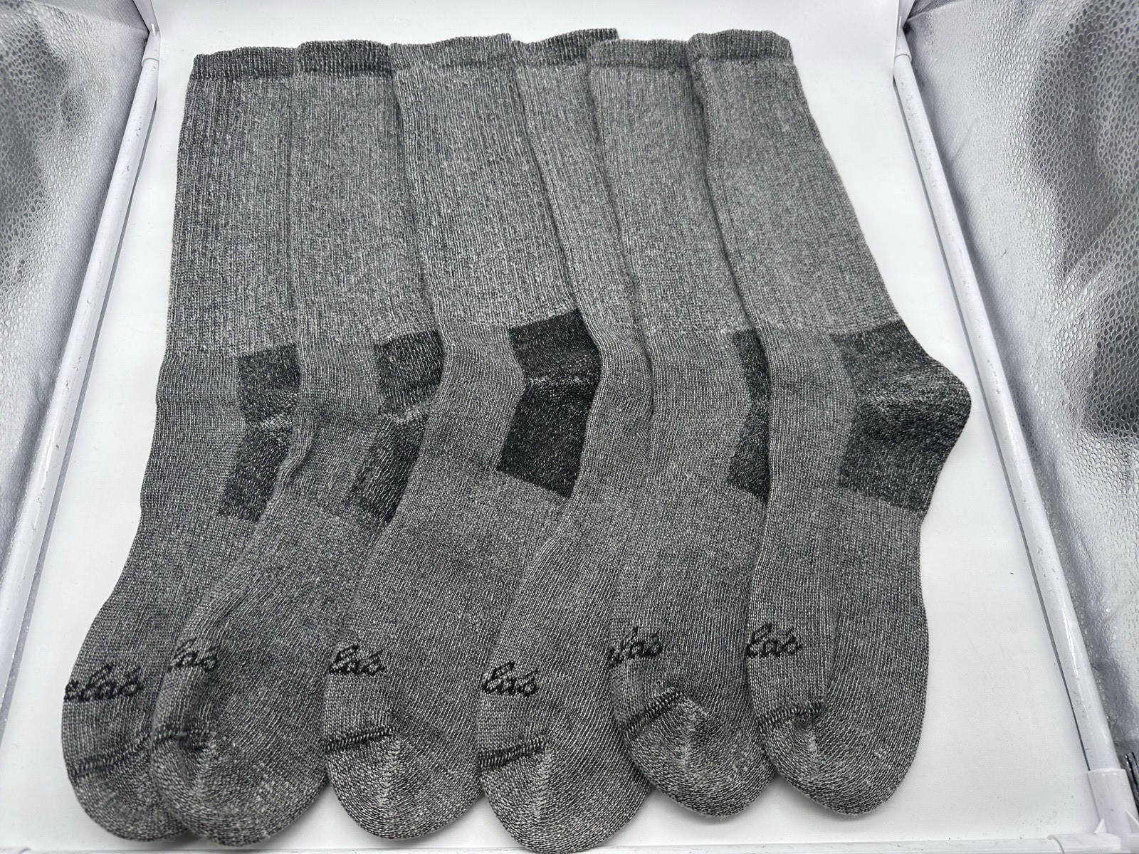 NEW NO TAGS 6 PAIRS CABELAS MENS CREW SOCKS SIZE LARGE GREY / BLACK