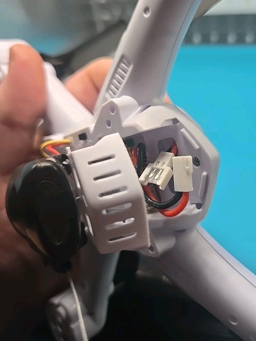 White Sky Rider Quadcopter Drone With Camera Open Box New