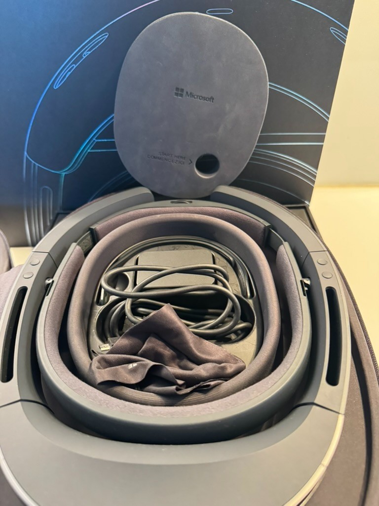 LIGHTLY USE: Microsoft HoloLens 1 Headset- With Box