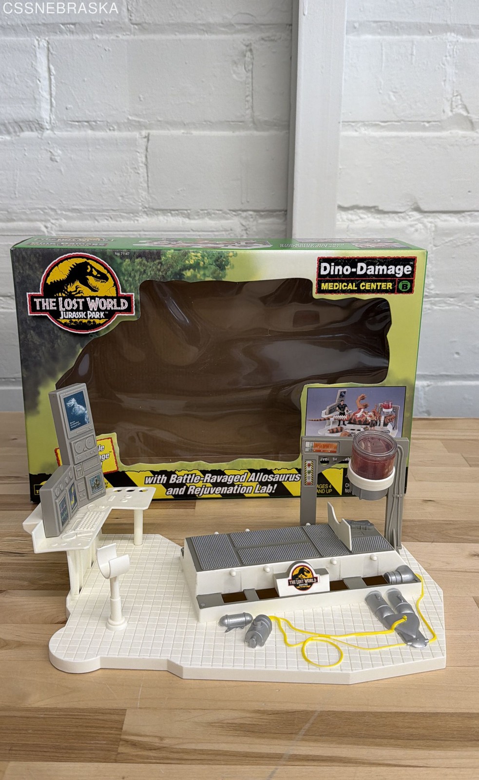 Jurassic Park Lost World 1997 Kenner Dino-Damage Medical Center Vintage