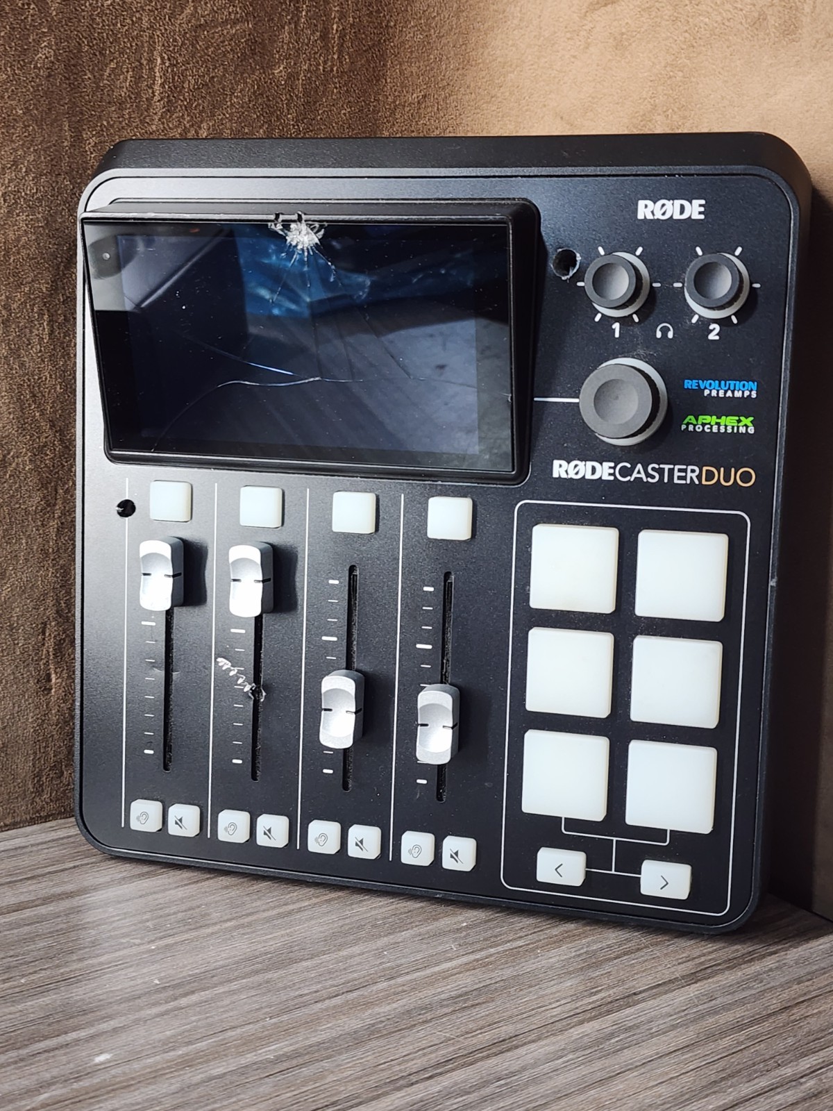 Rode RodeCaster Duo Streaming Mixer Integrated Audio Production Studio