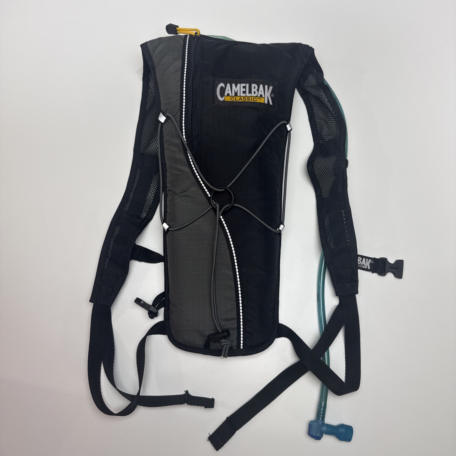 Camelback Classic Hydroback Hydration Hiking Backpack 70 oz Capacity Gray Blk