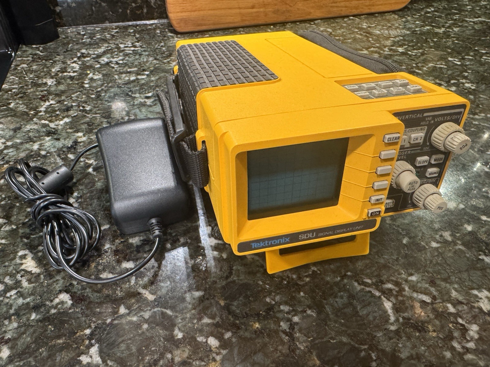 Tektronix 222 SDU portable 10MHZ - Yellow