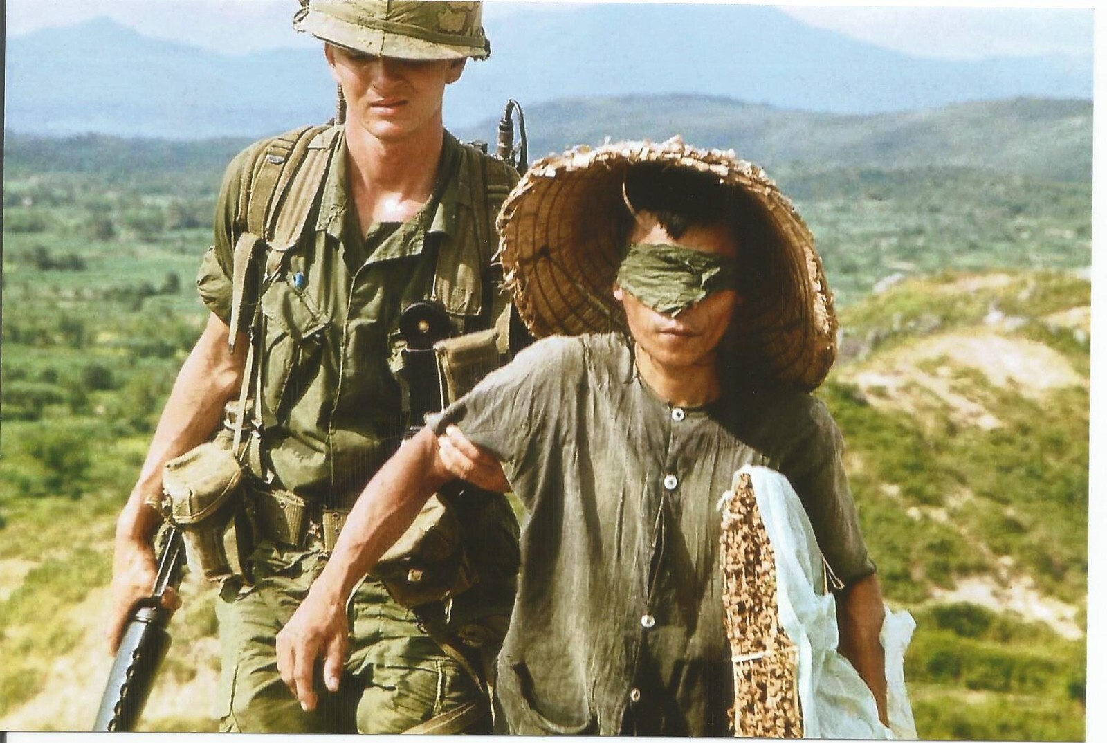 Vietnam  War  Photos --  US Soldiers -VC Prisoner