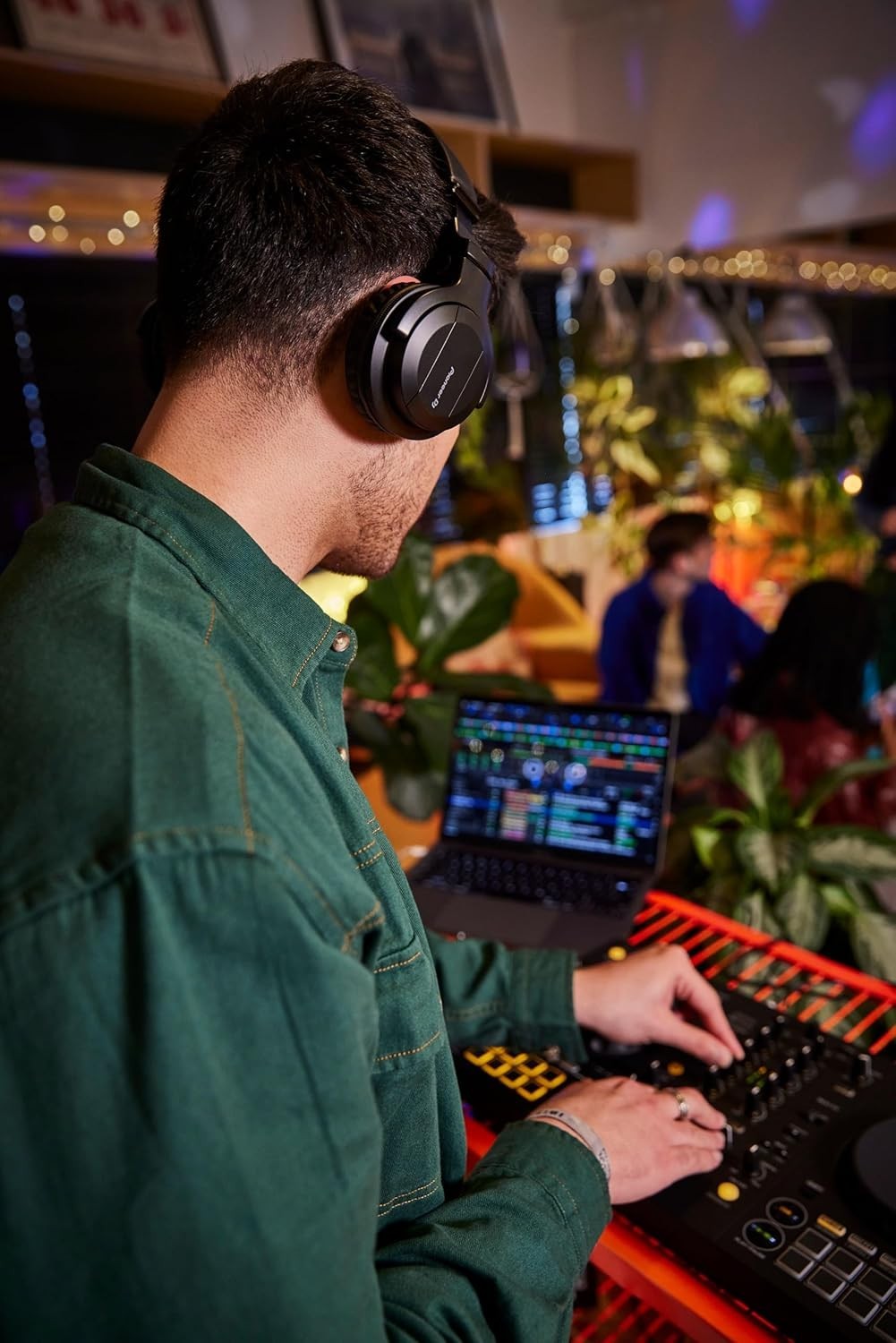 2-Channel DDJ- Controller - Mix Your Tracks with Professional Ease in Graphite