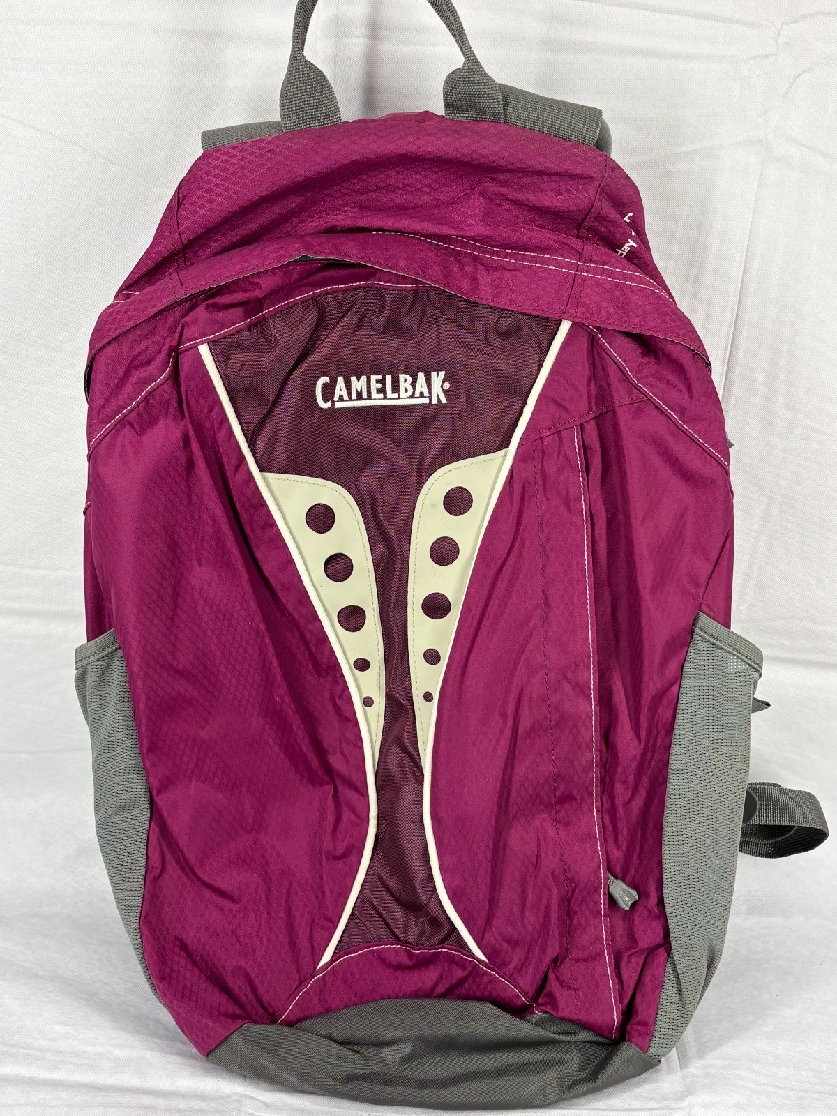CamelBak DayStar 18 Cycling Backpack Purple Gray Ergonomic Shoulder Straps Clean