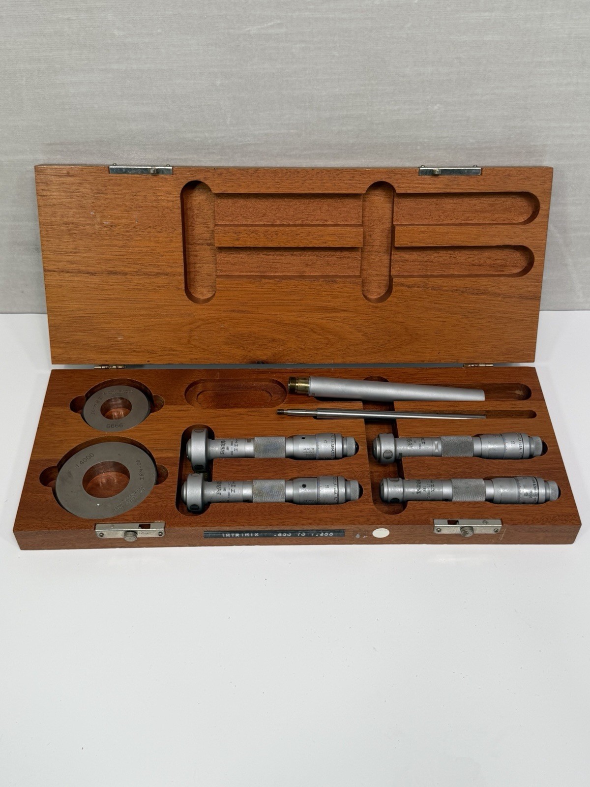 Intrimik Brown & Sharpe 0.800" To 1.600" Micrometer Kit  with box